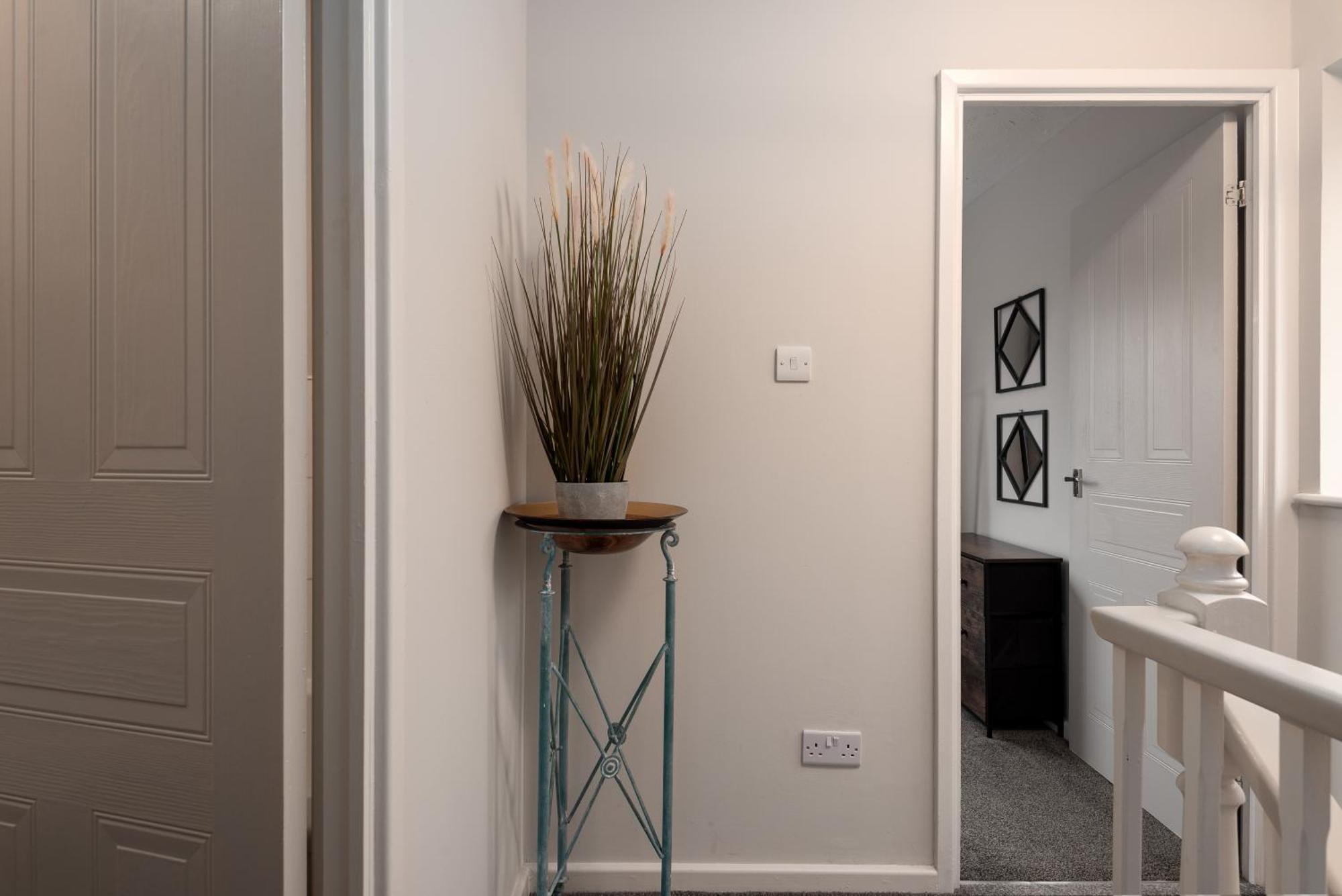 Worcester Fabulous Cherry Tree Mews Self Check In Dogs Welcome By Prior Arrangement , 2 Double Bedrooms ,Super Fast Wi-Fi, With Free Off Road Parking For 2 Vehicles Near Royal Hospital And Woodland Walks Esterno foto